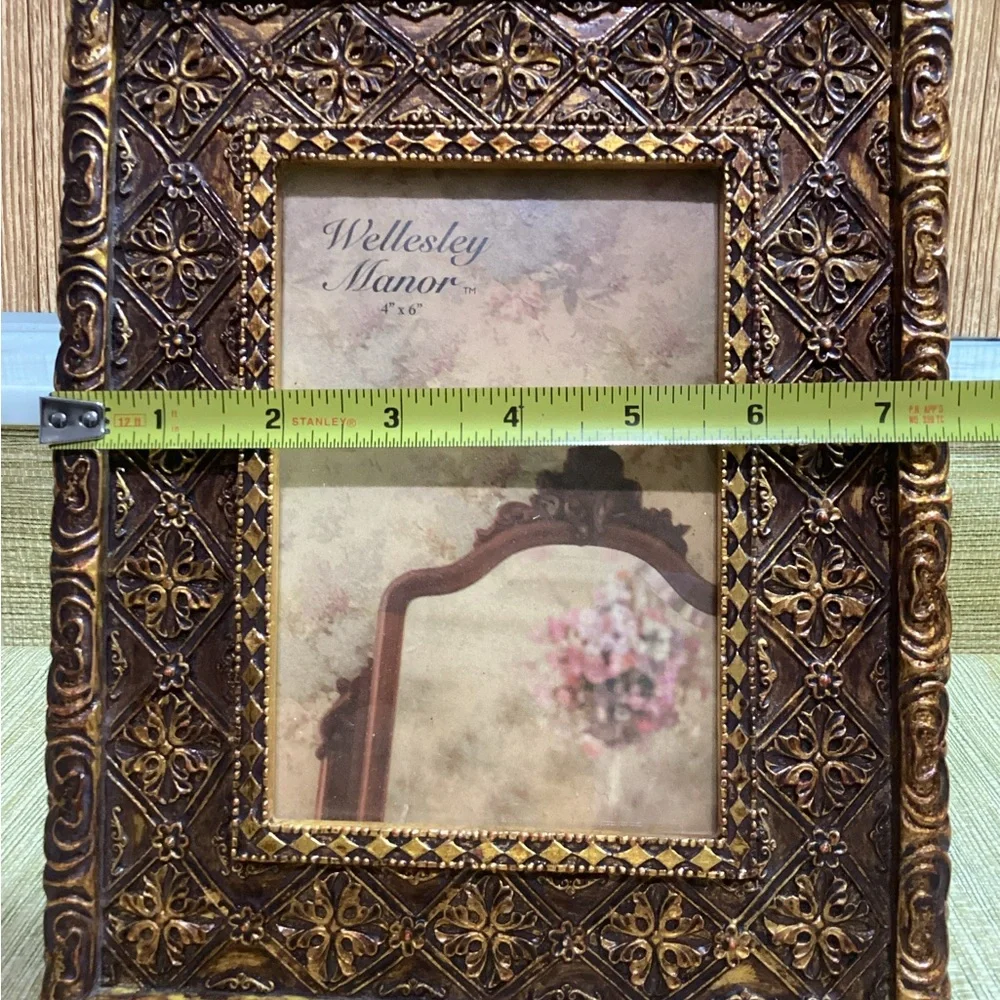 Wellesley Manor  Gold Picture Frame holds a 4”x6”
